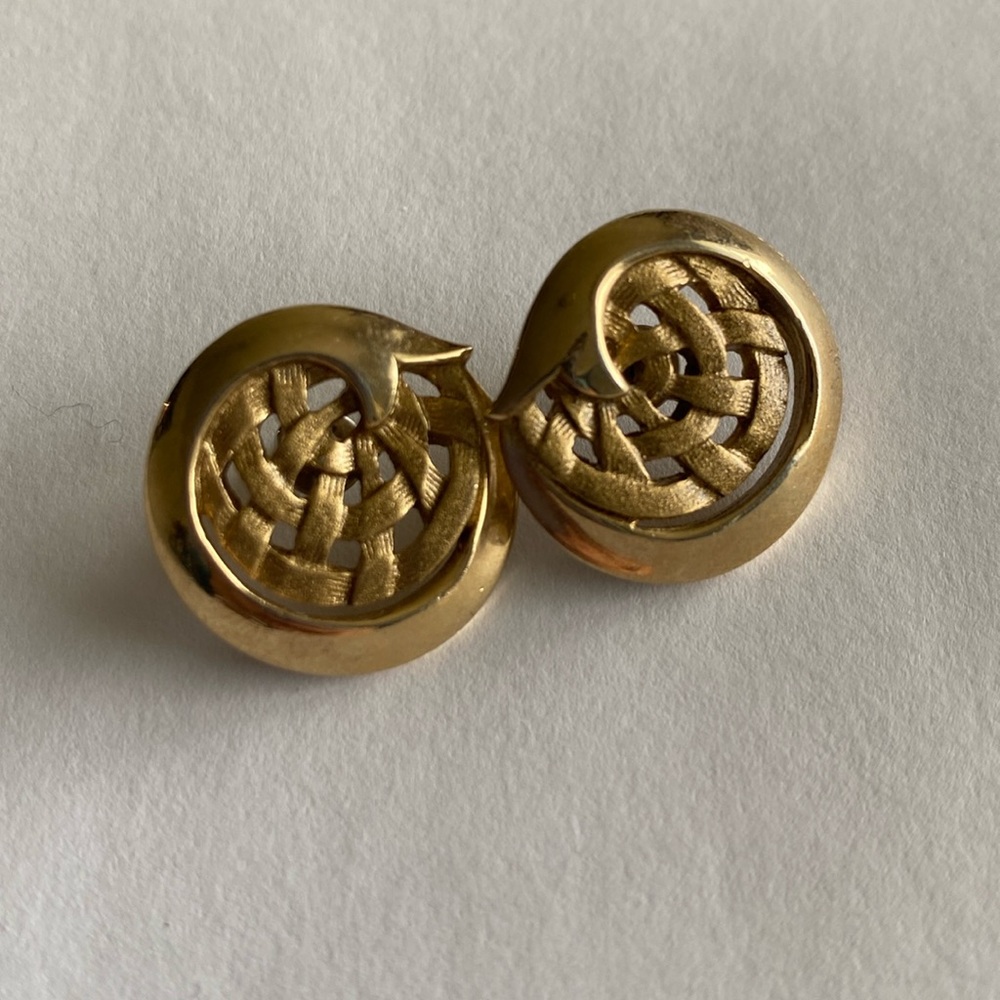 Vintage Basketweave Goldtone Earrings - Pierced